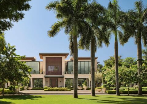 This Colonial Style House Displays A Dialogue Between Art, Craft & Architecture | Habitat Architects