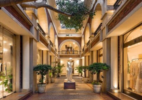 Kutub Boulevard: A luxury retail store design by Habitat Architects